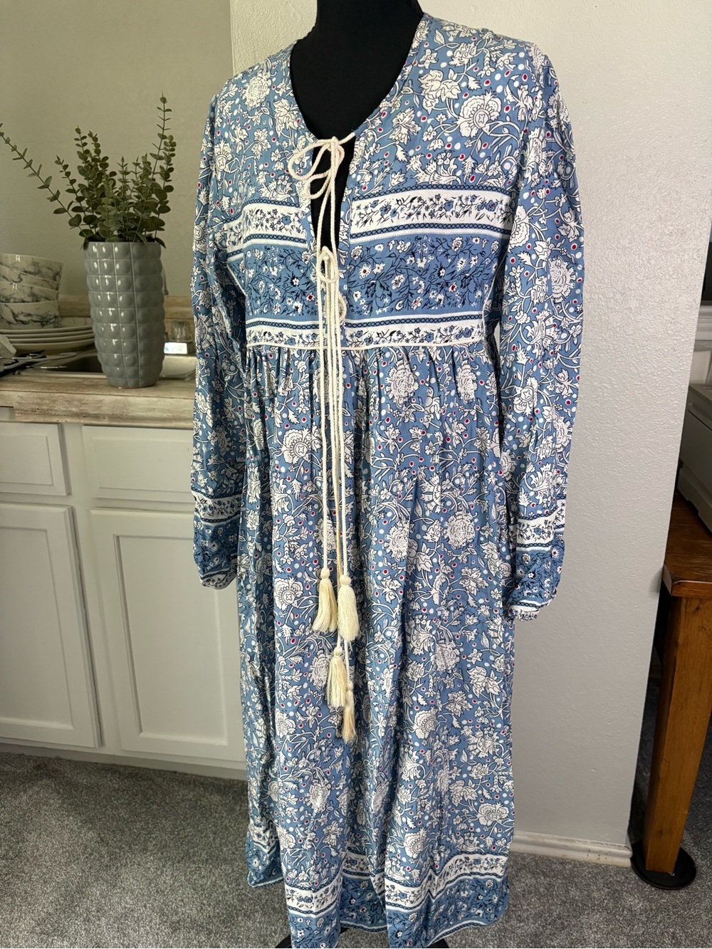 R. Vivimos S Long Sleeve V-Neck Floral Shift Midi Dress Blue/White Tassel Tie